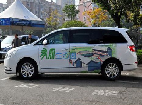 荔浦户外车贴喷绘如何保持效果?